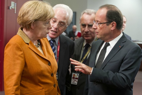 François Hollande et Angela Merkel tenteront de trouver une solution pour la zone euro
